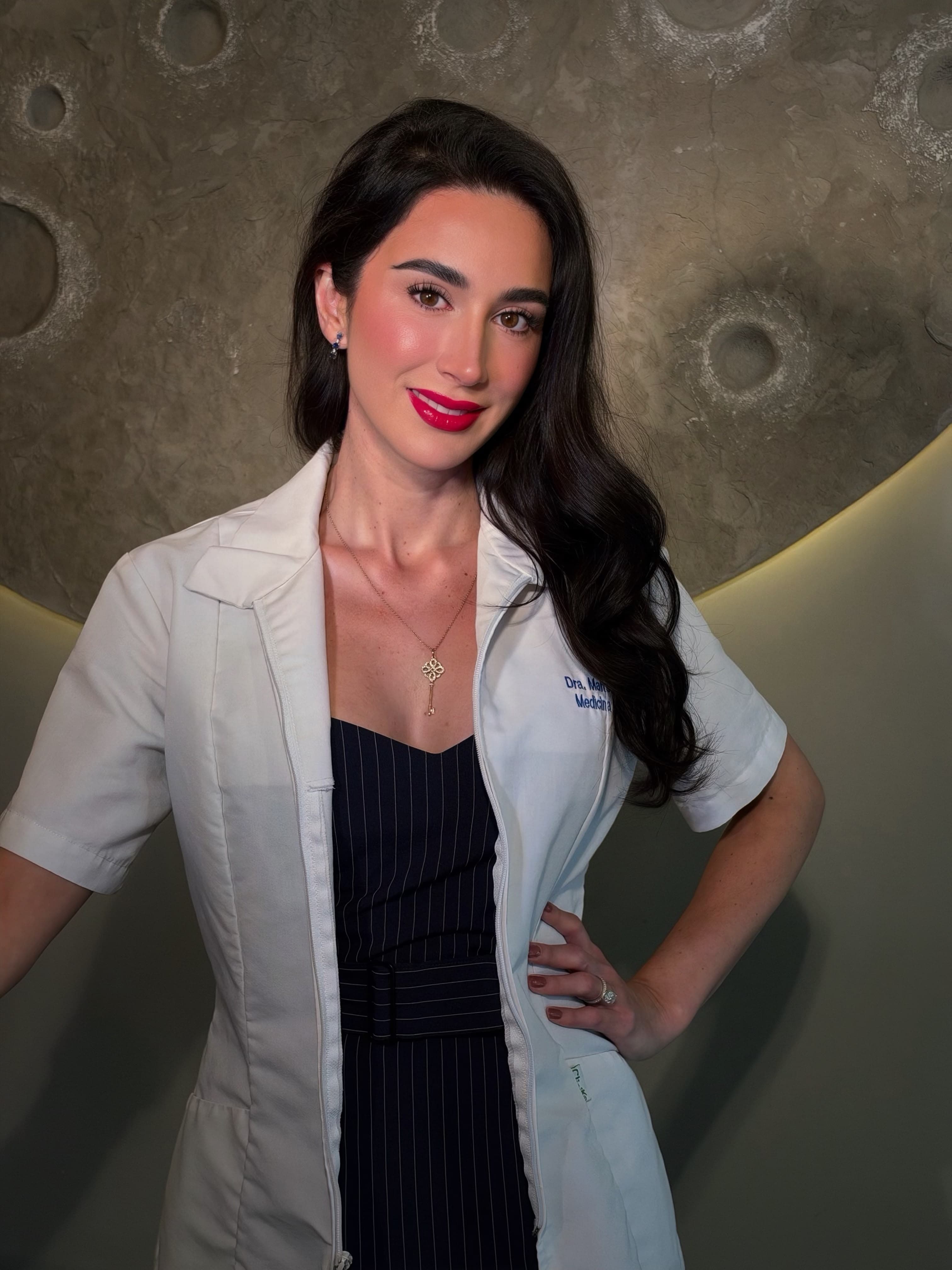 Dr. Marisol Gomez Martinez in a white coat at Universe Beauty in Guadalajara.